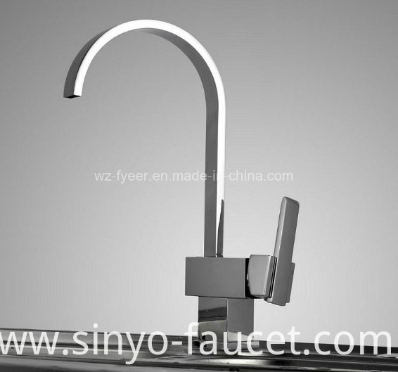 Oblate Goose Neck Kitchen Sink Water Mixer Faucet (QH0721)